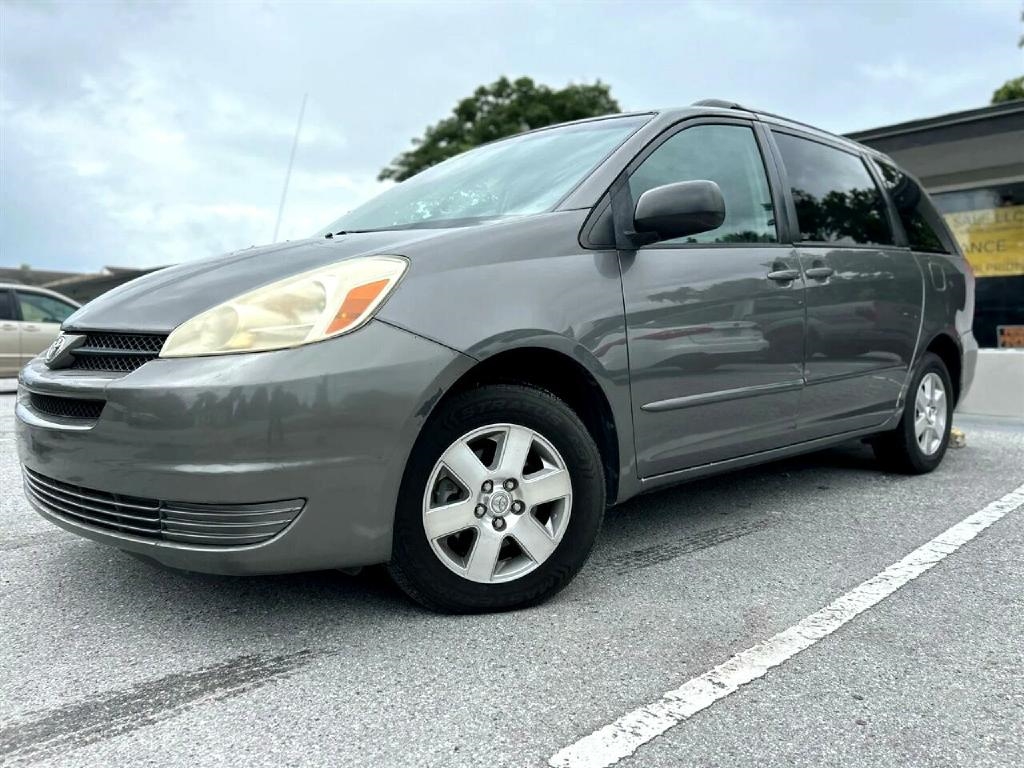 2005 Toyota Sienna CE Minivan 4D
