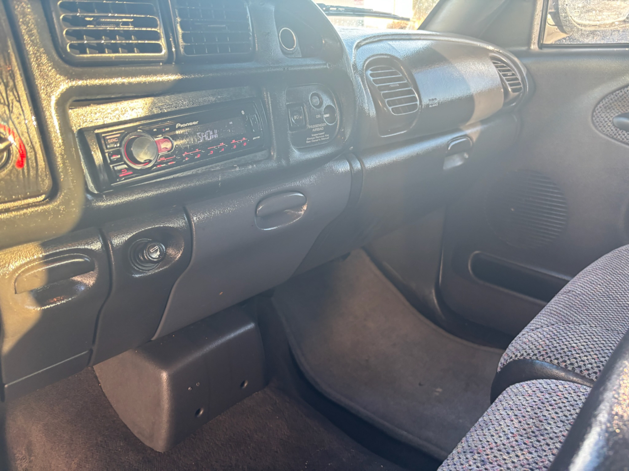 Dodge Ram 1500 Quad Cab 6.5-ft. Bed 2WD 1998