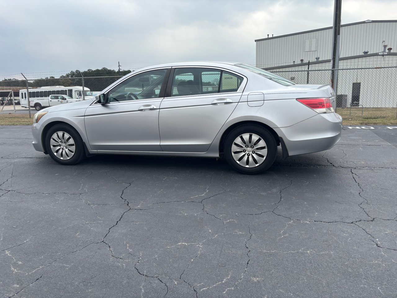 Honda Accord LX sedan AT 2010