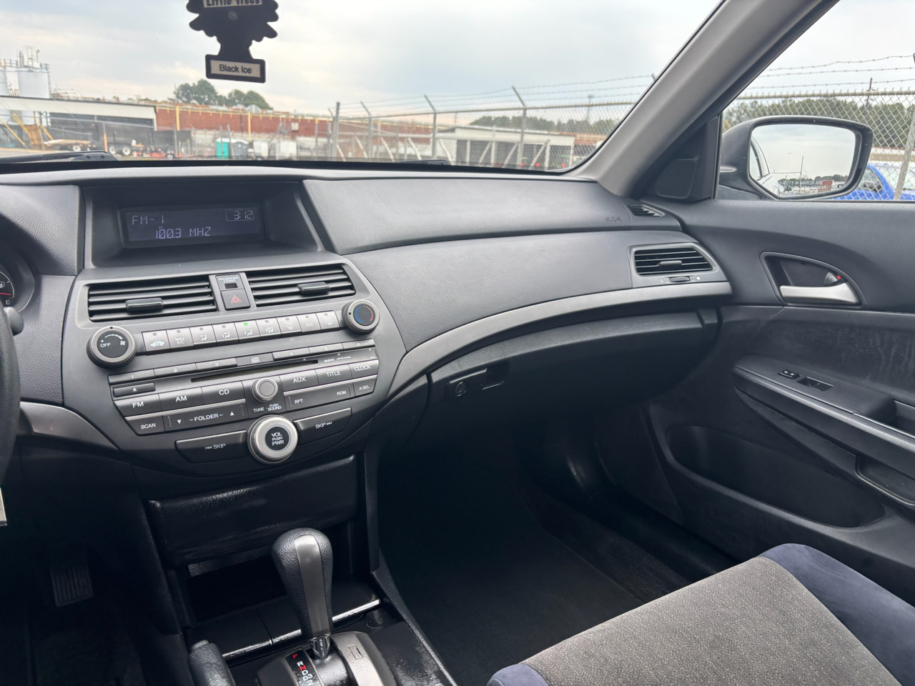 Honda Accord LX sedan AT 2010