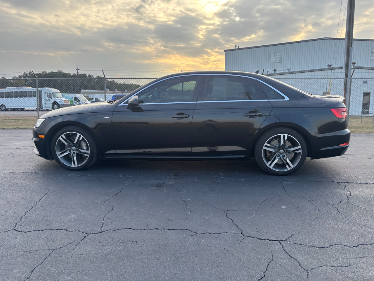 Audi A4 2.0T Prestige quattro Sedan 2017