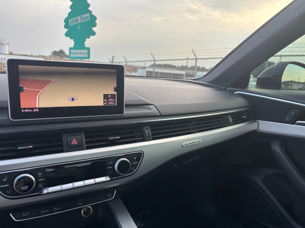 Audi A4 2.0T Prestige quattro Sedan 2017