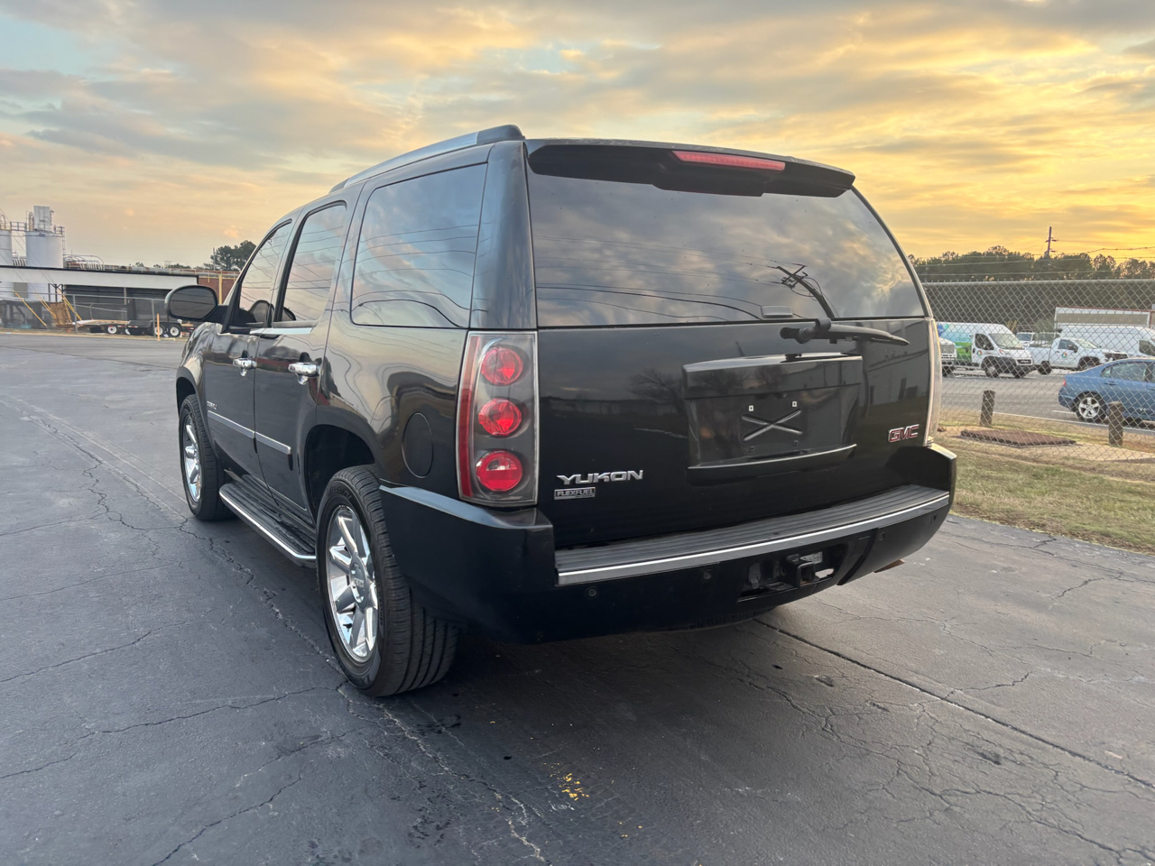 GMC Yukon Denali 2WD 2011