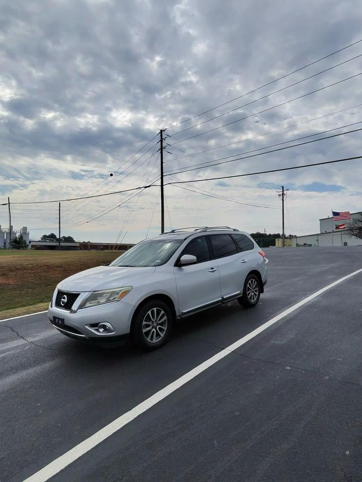 Nissan Pathfinder LE 2WD 2013