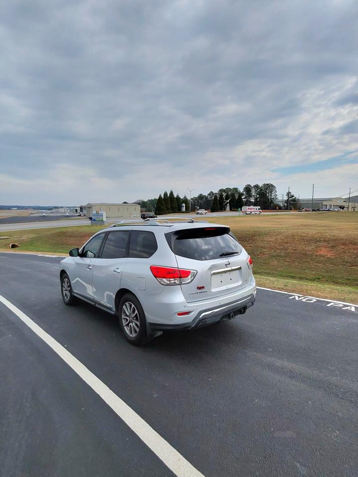 Nissan Pathfinder LE 2WD 2013