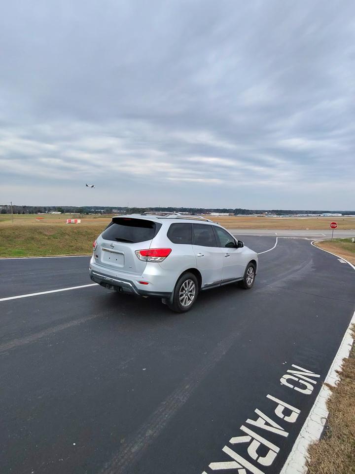 Nissan Pathfinder LE 2WD 2013