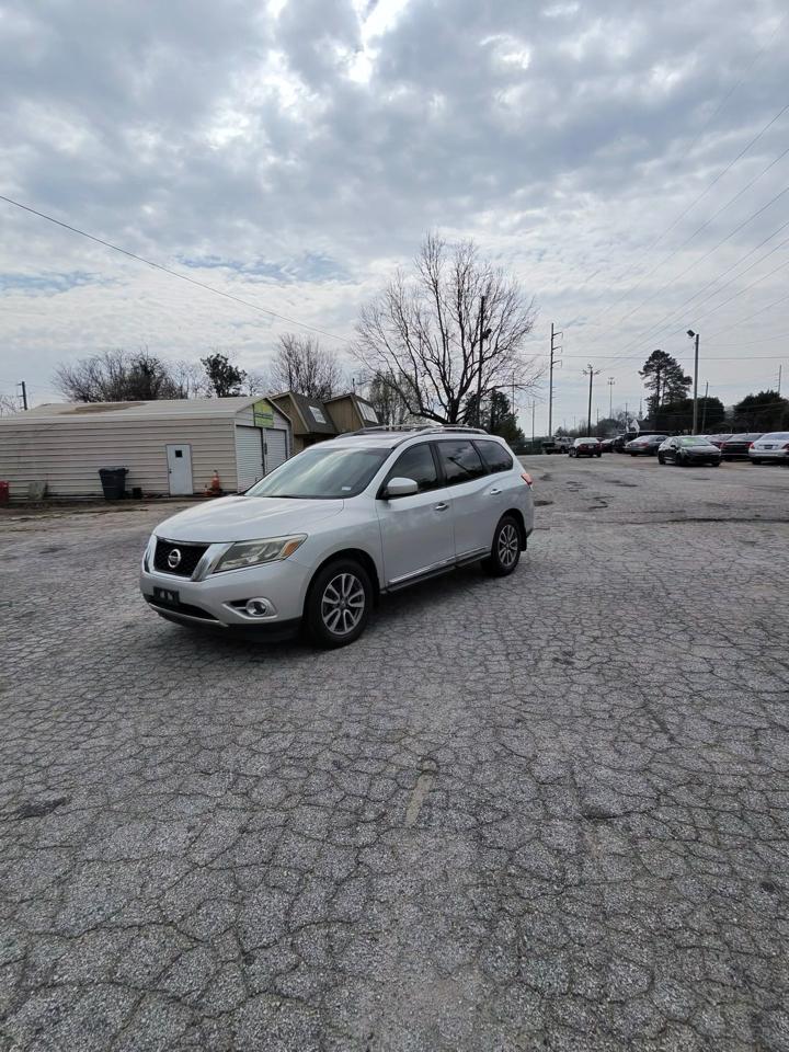Nissan Pathfinder LE 2WD 2013