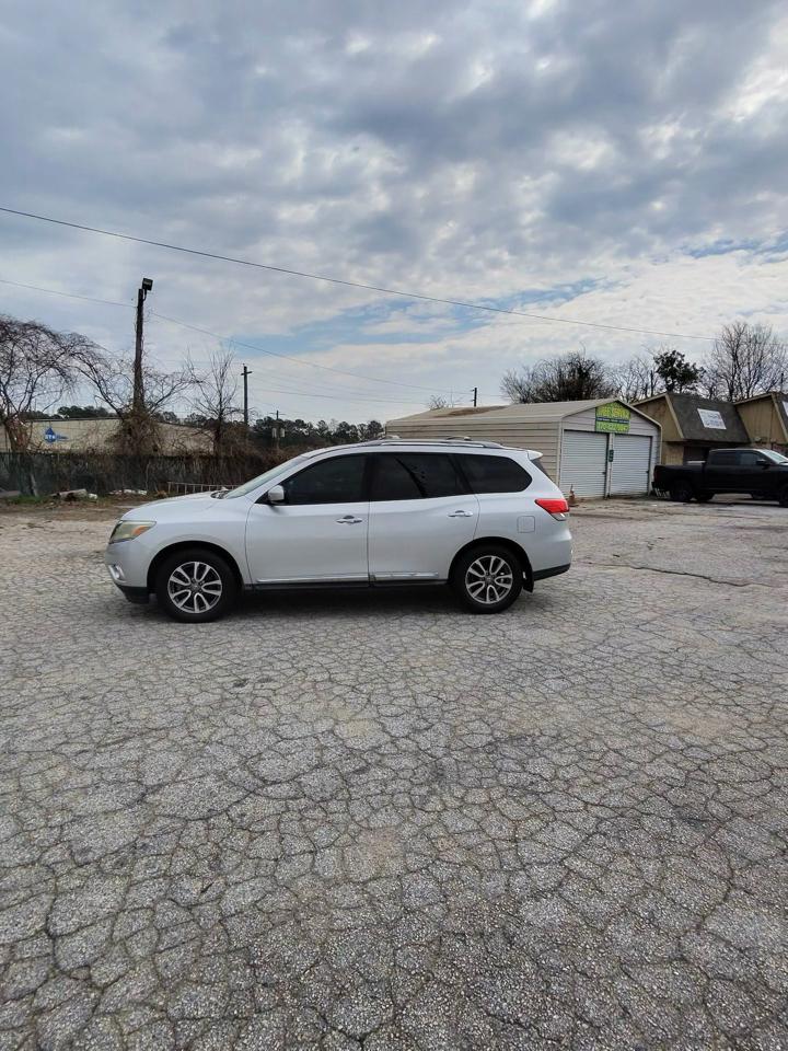 Nissan Pathfinder LE 2WD 2013