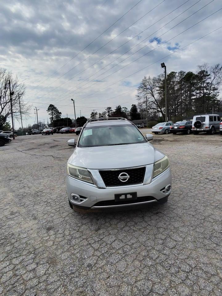 Nissan Pathfinder LE 2WD 2013