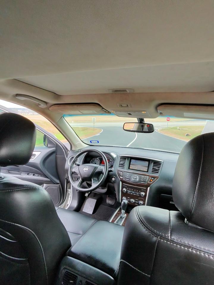 Nissan Pathfinder LE 2WD 2013