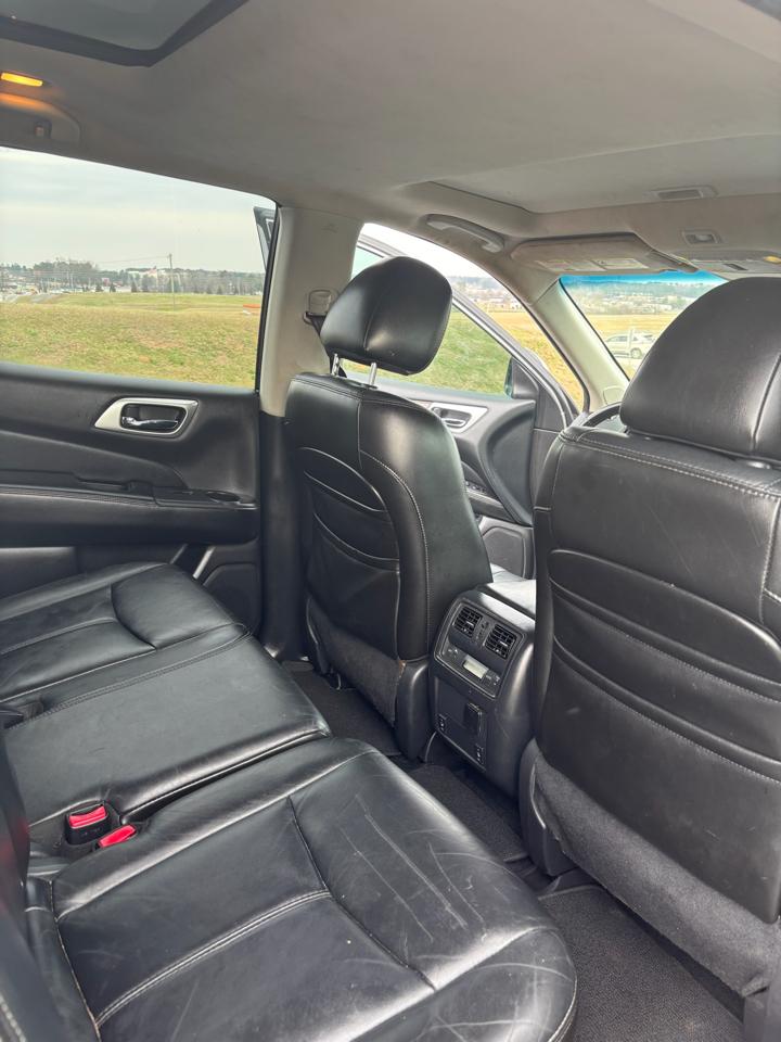 Nissan Pathfinder LE 2WD 2013