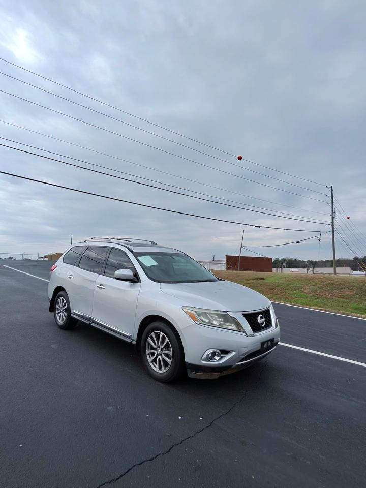 Nissan Pathfinder LE 2WD 2013