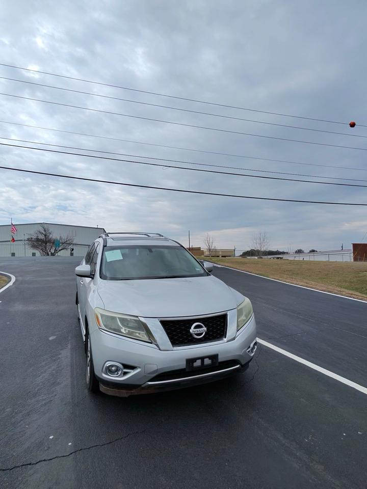 Nissan Pathfinder LE 2WD 2013