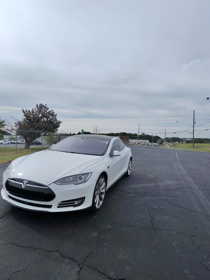 Tesla Model S Base 2014