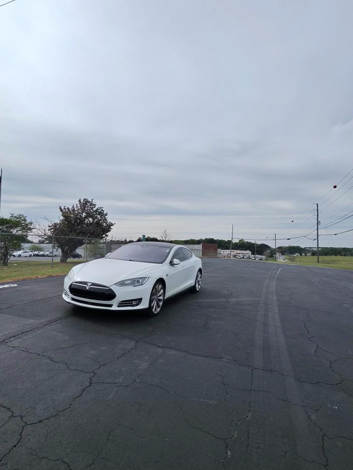 Tesla Model S Base 2014