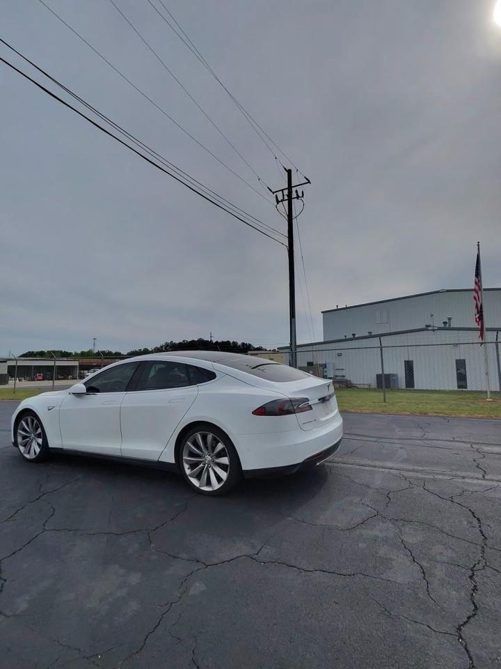 Tesla Model S Base 2014
