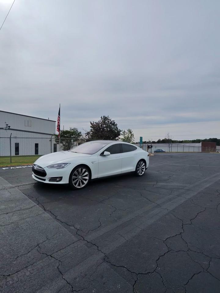 Tesla Model S Base 2014