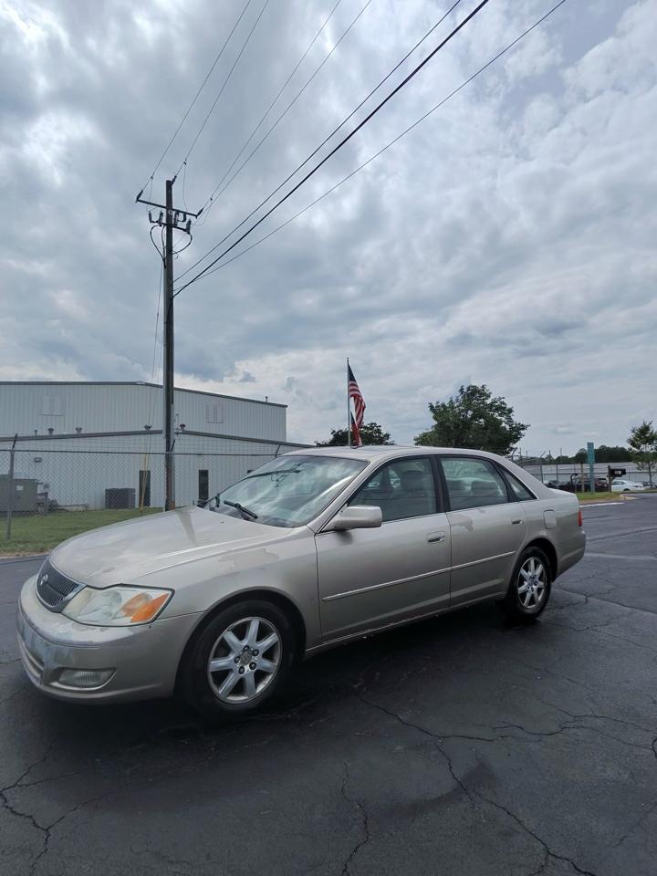 Toyota Avalon XL 2000