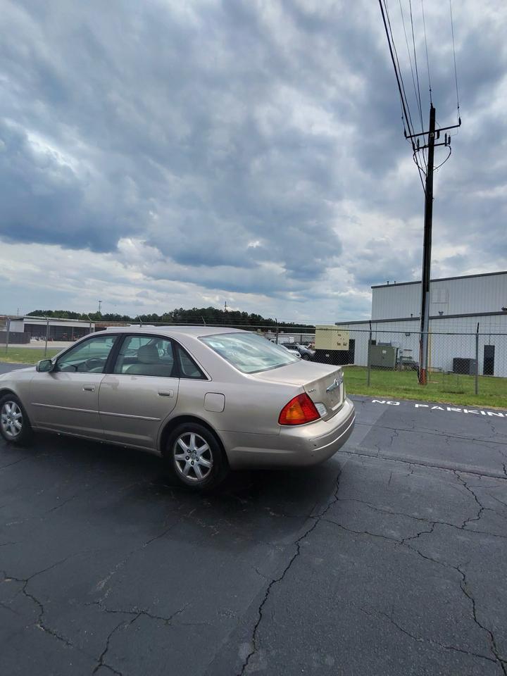 Toyota Avalon XL 2000