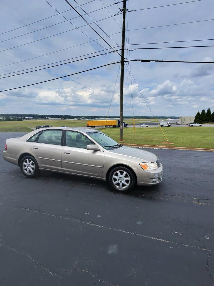 Toyota Avalon XL 2000