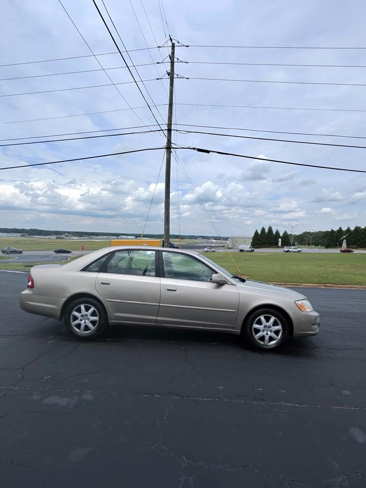 Toyota Avalon XL 2000