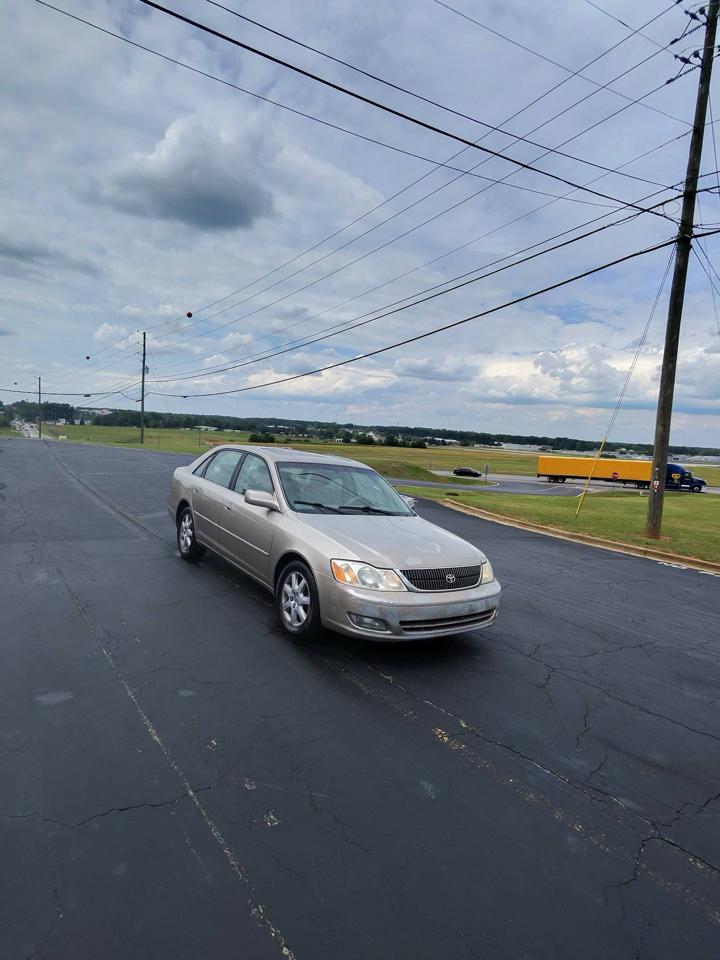 Toyota Avalon XL 2000