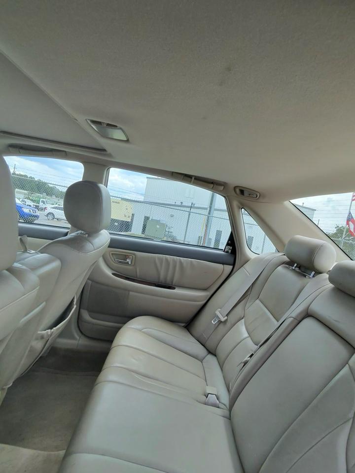 Toyota Avalon XL 2000