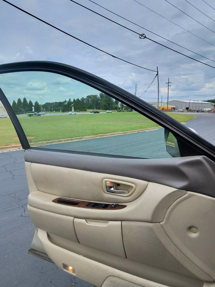 Toyota Avalon XL 2000