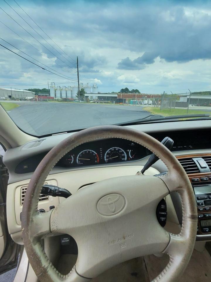 Toyota Avalon XL 2000
