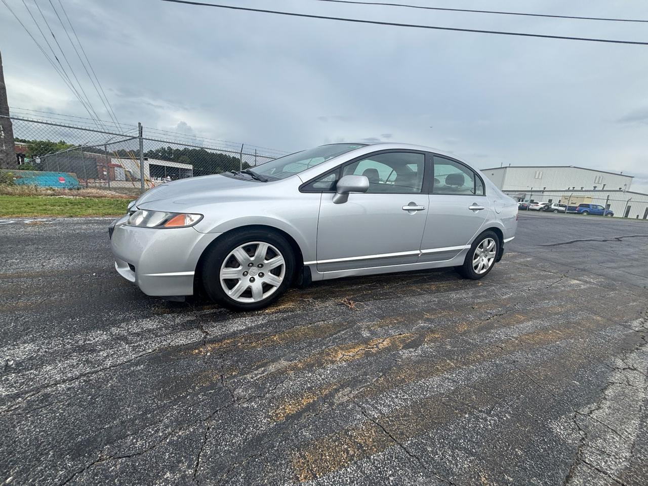 Honda Civic LX Sedan 5-Speed AT 2009