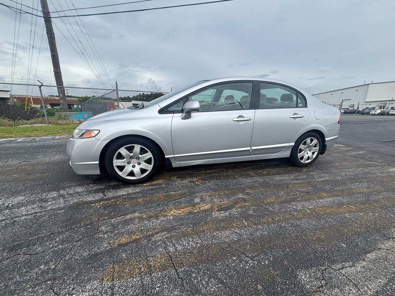 Honda Civic LX Sedan 5-Speed AT 2009