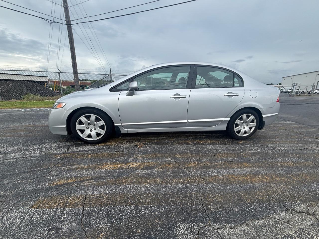 Honda Civic LX Sedan 5-Speed AT 2009