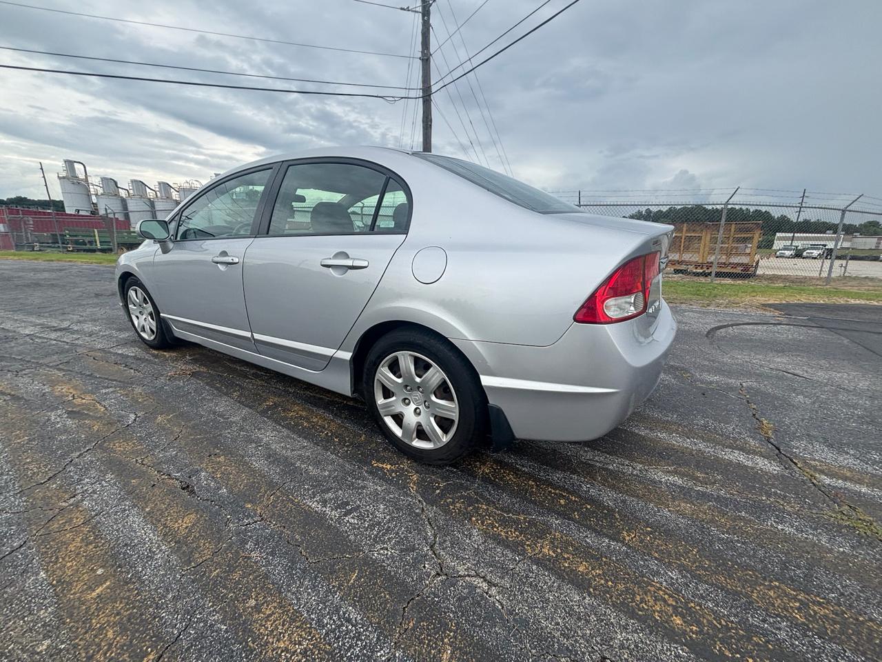 Honda Civic LX Sedan 5-Speed AT 2009