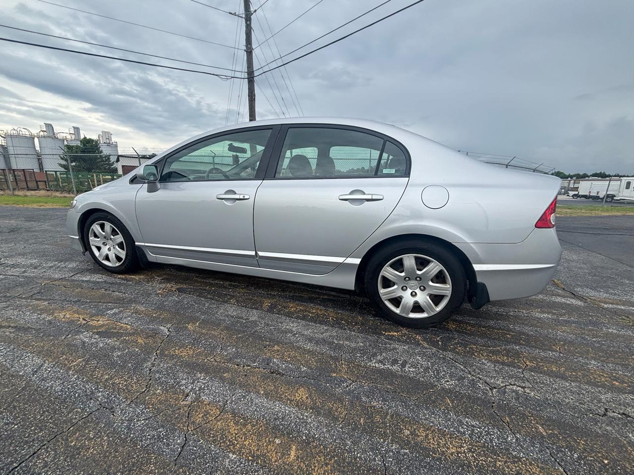 Honda Civic LX Sedan 5-Speed AT 2009