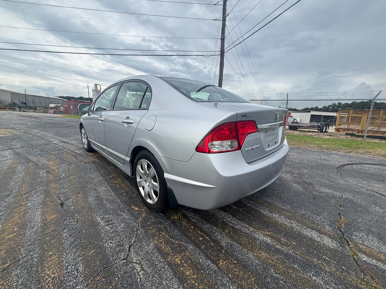 Honda Civic LX Sedan 5-Speed AT 2009
