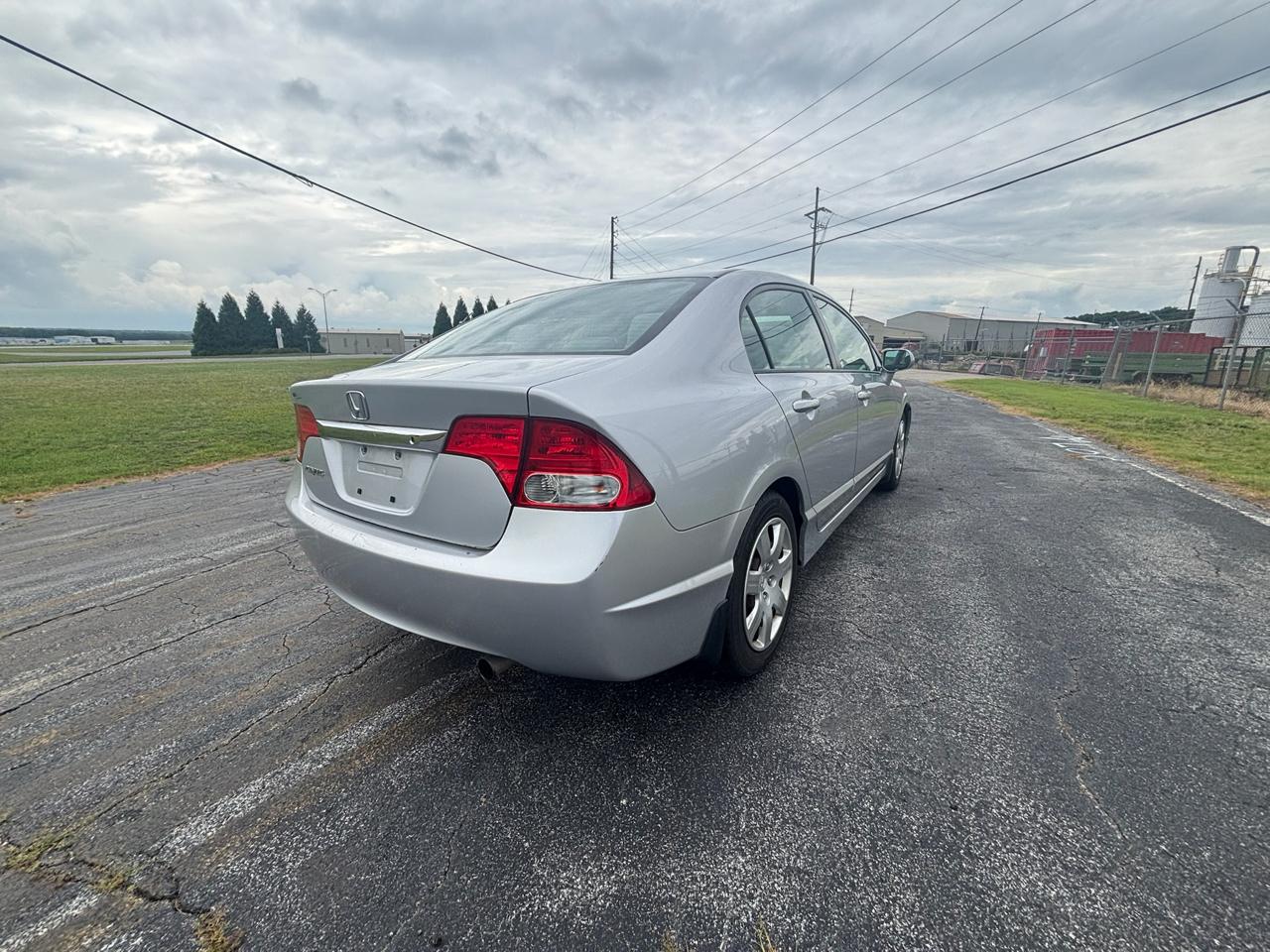 Honda Civic LX Sedan 5-Speed AT 2009
