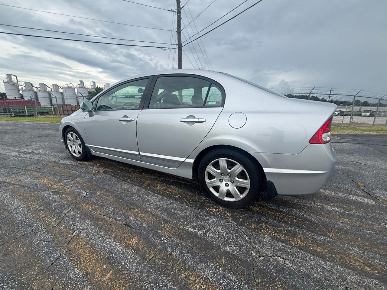 Honda Civic LX Sedan 5-Speed AT 2009