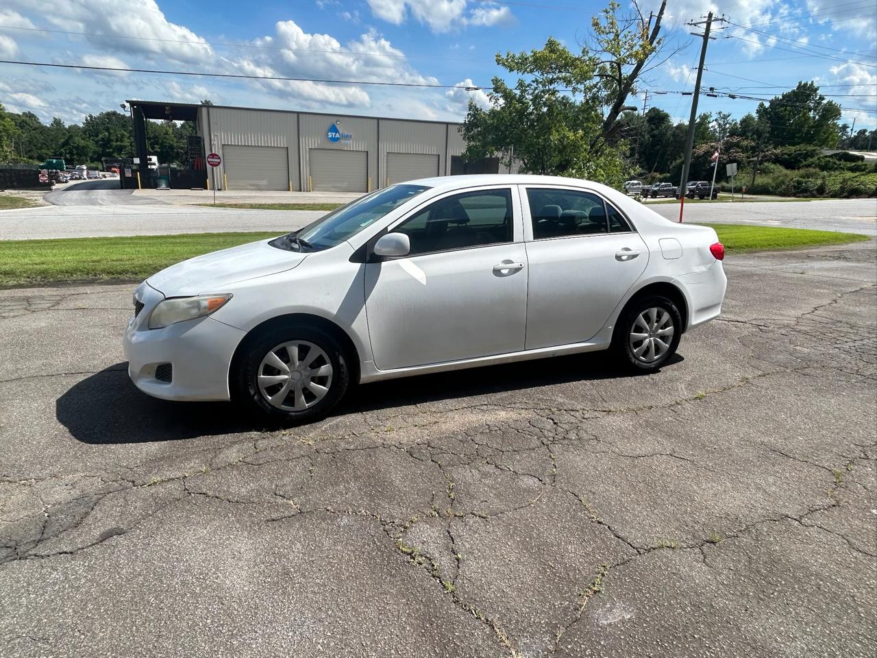 Toyota Corolla Base 5-Speed MT 2010