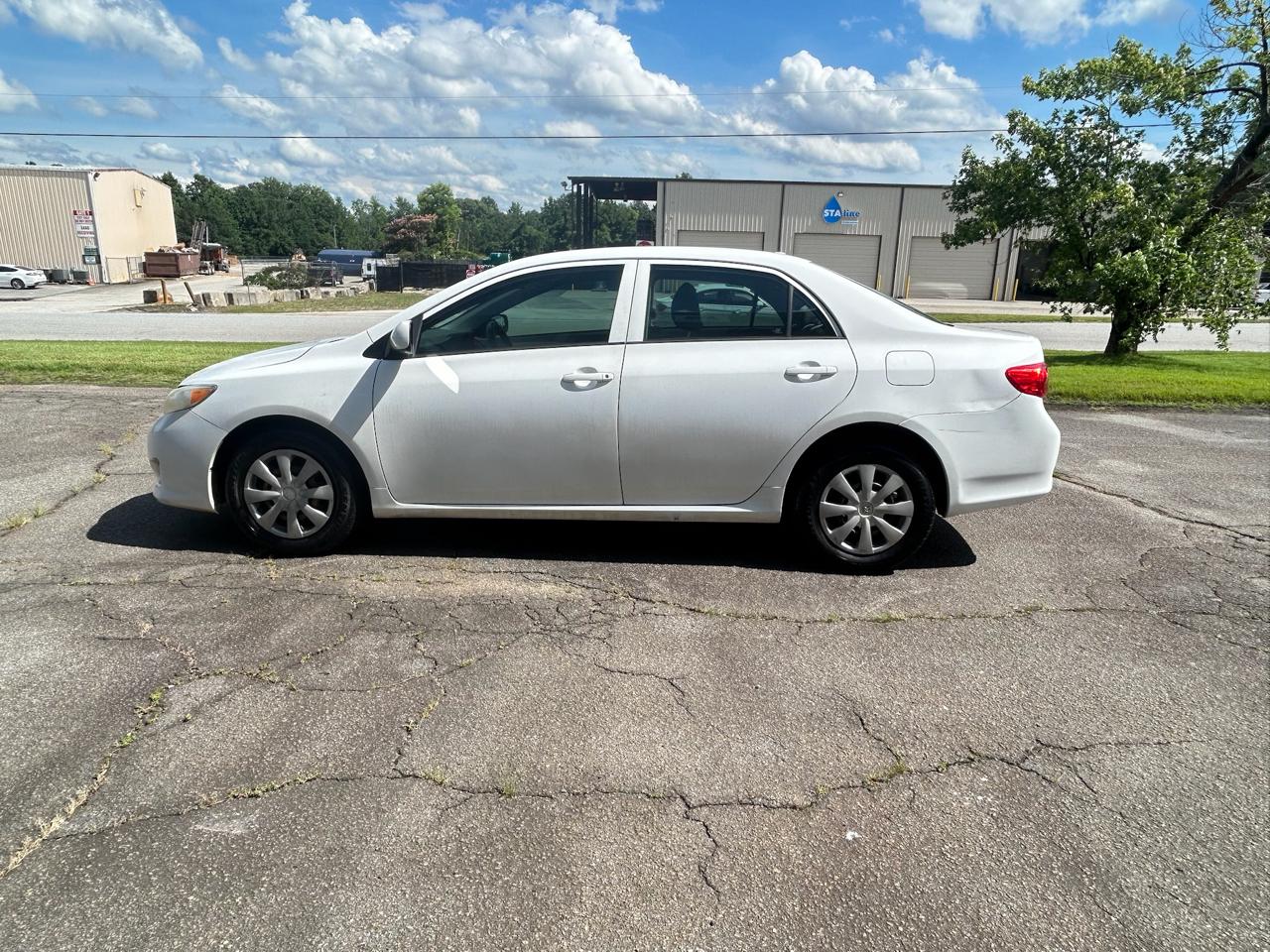 Toyota Corolla Base 5-Speed MT 2010