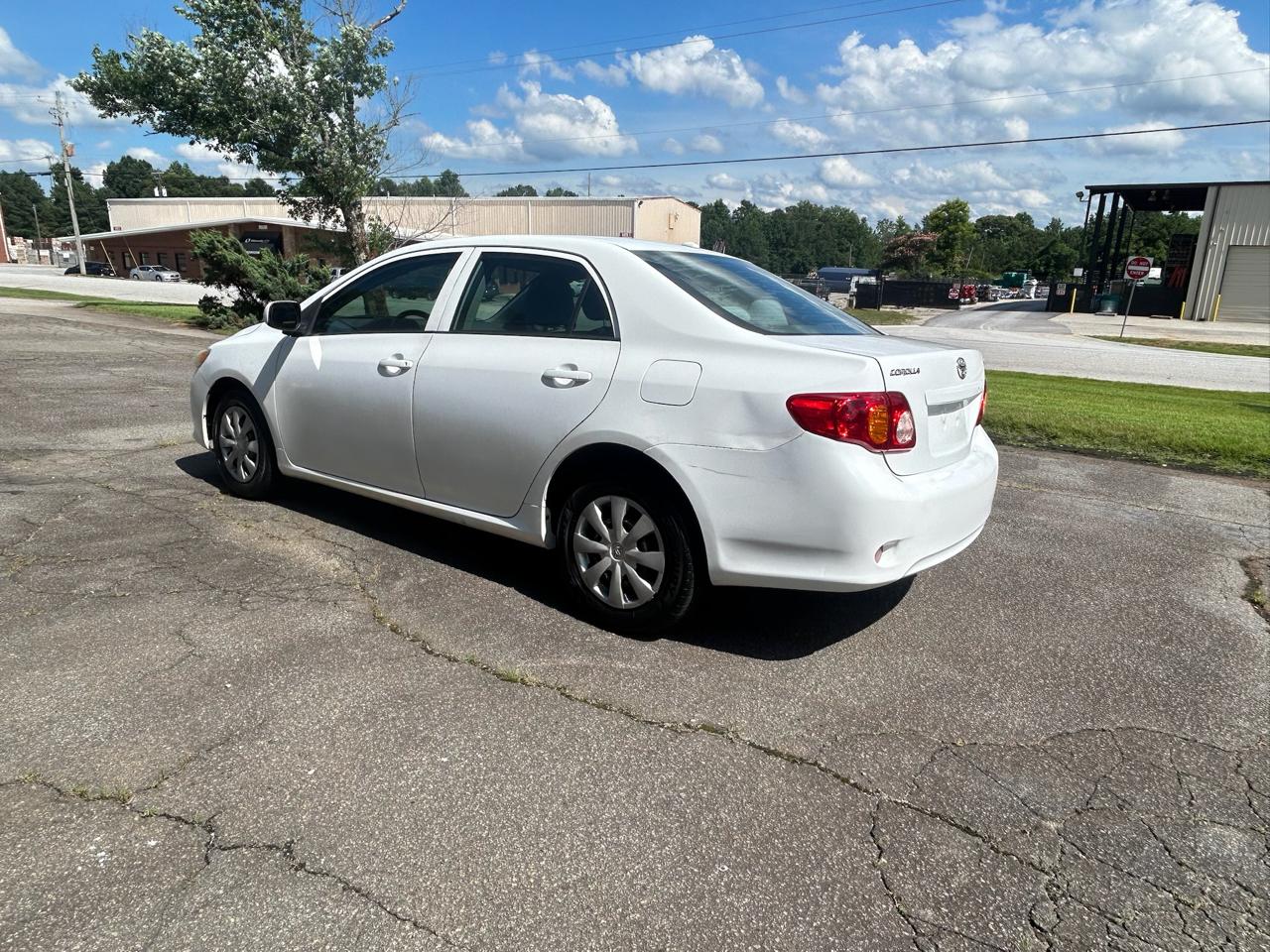 Toyota Corolla Base 5-Speed MT 2010