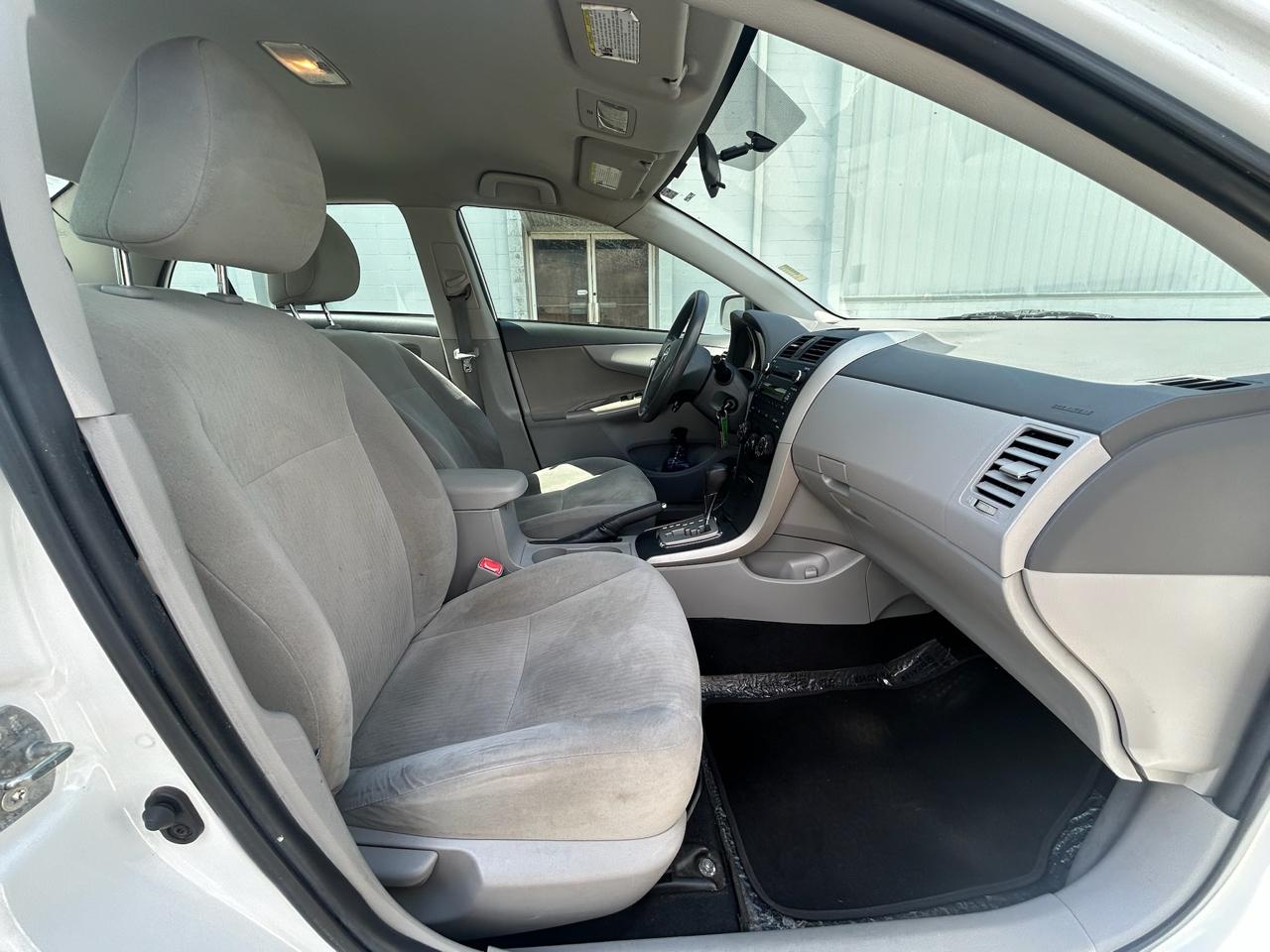 Toyota Corolla Base 5-Speed MT 2010