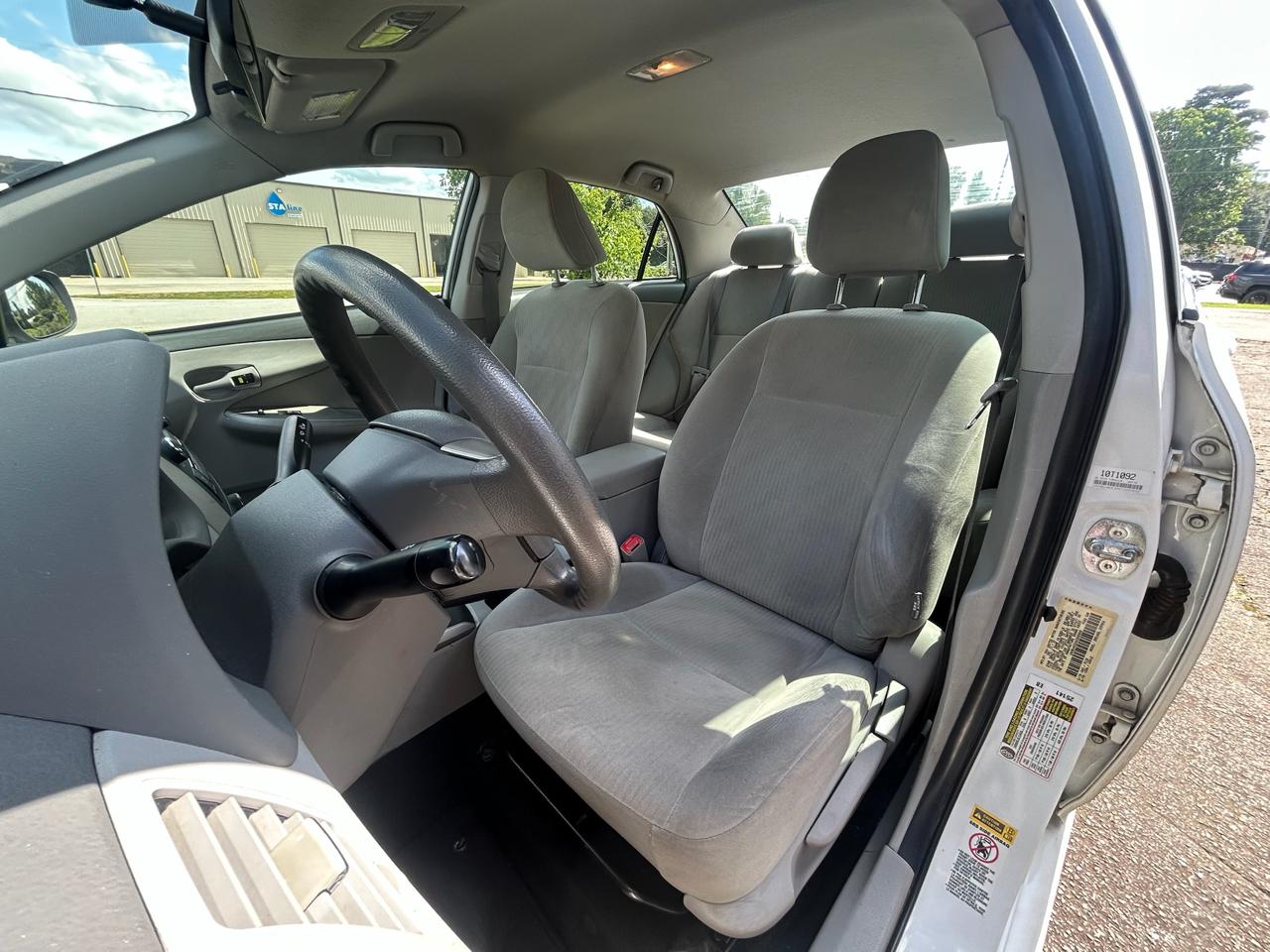 Toyota Corolla Base 5-Speed MT 2010