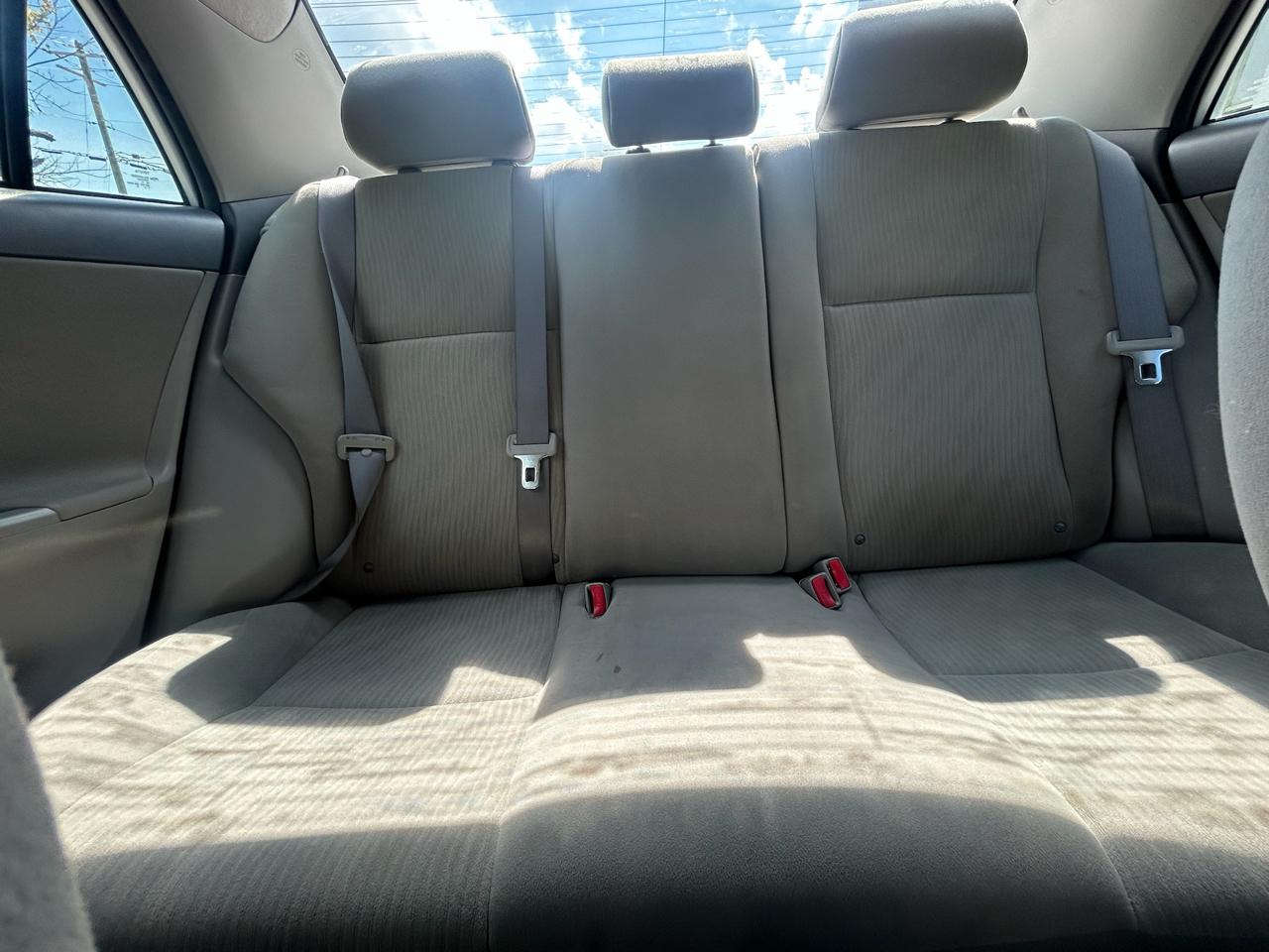 Toyota Corolla Base 5-Speed MT 2010