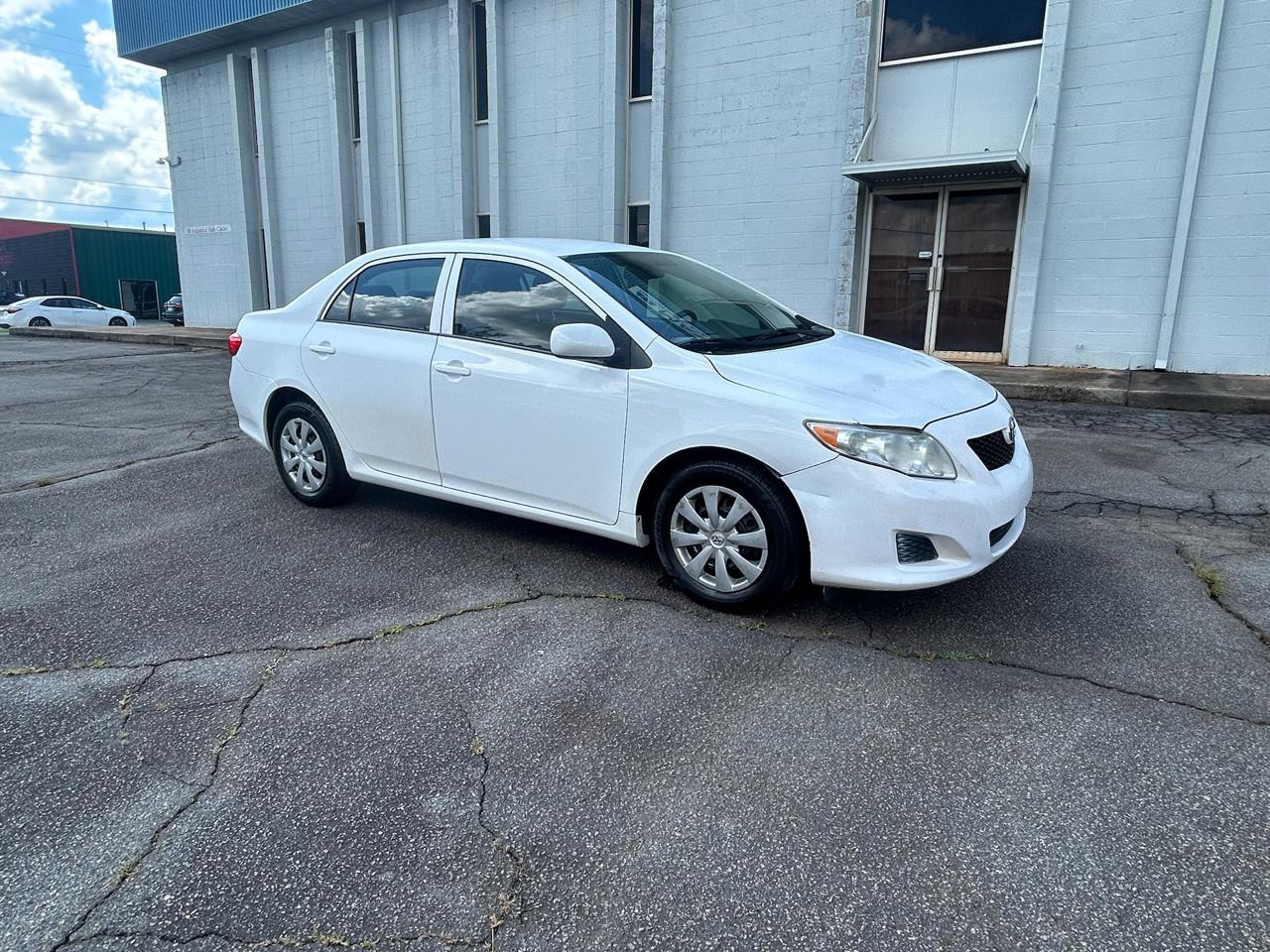 Toyota Corolla Base 5-Speed MT 2010