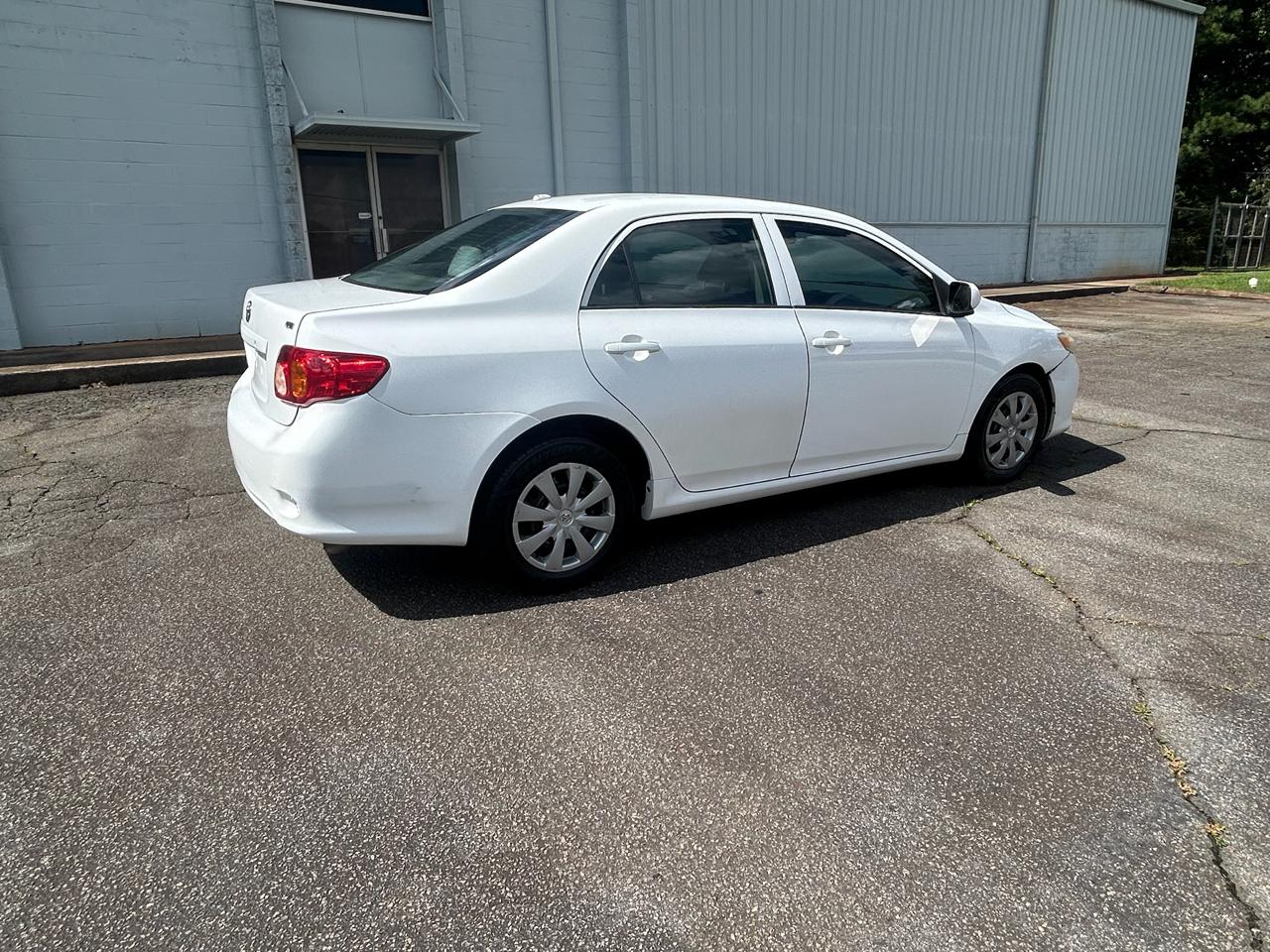 Toyota Corolla Base 5-Speed MT 2010