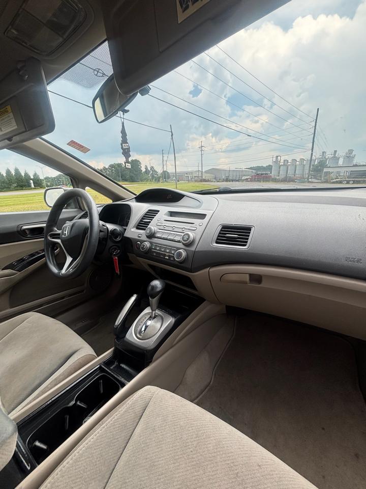 Honda Civic LX Sedan 5-Speed AT 2010