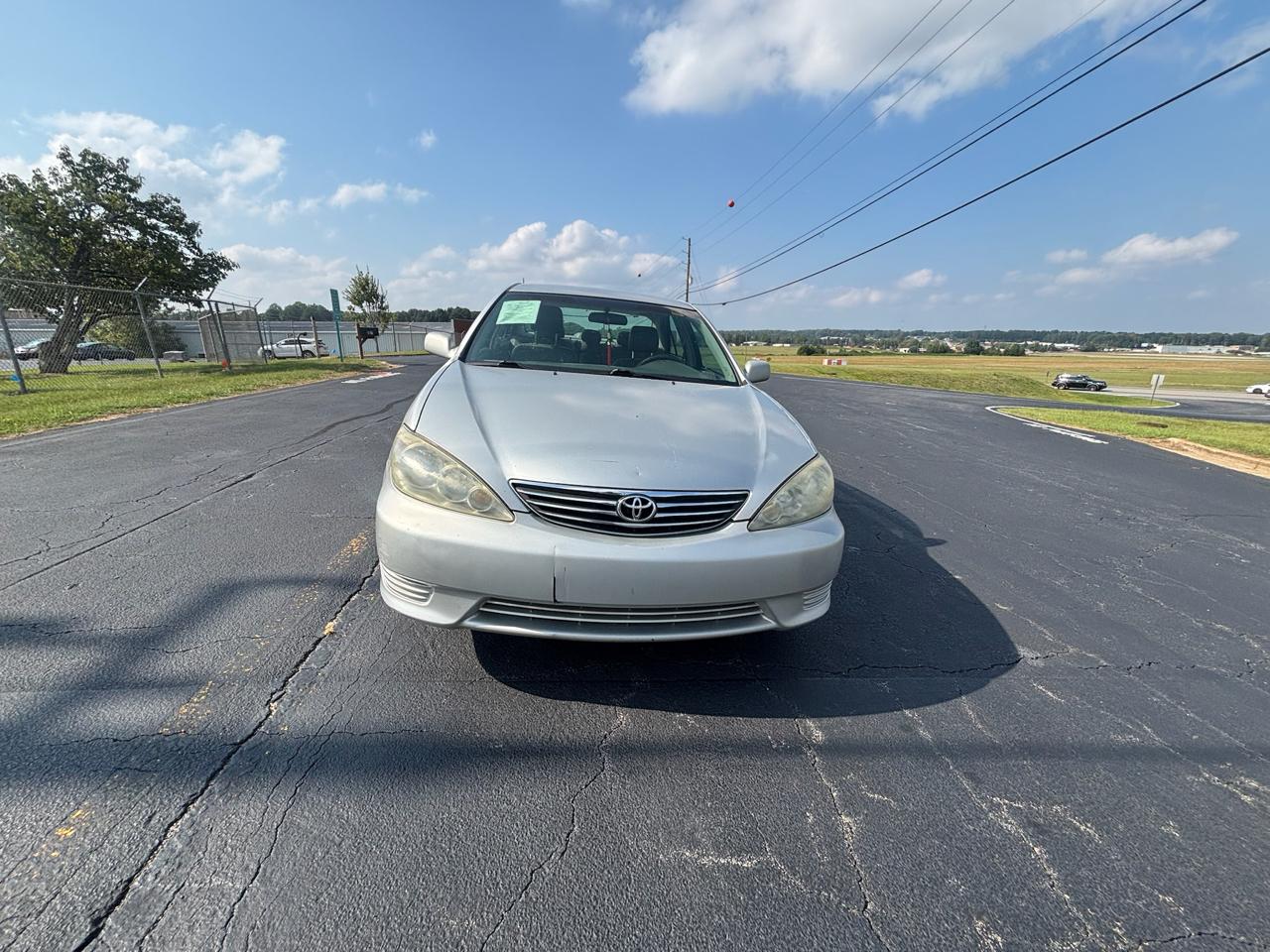 Toyota Camry photo 2
