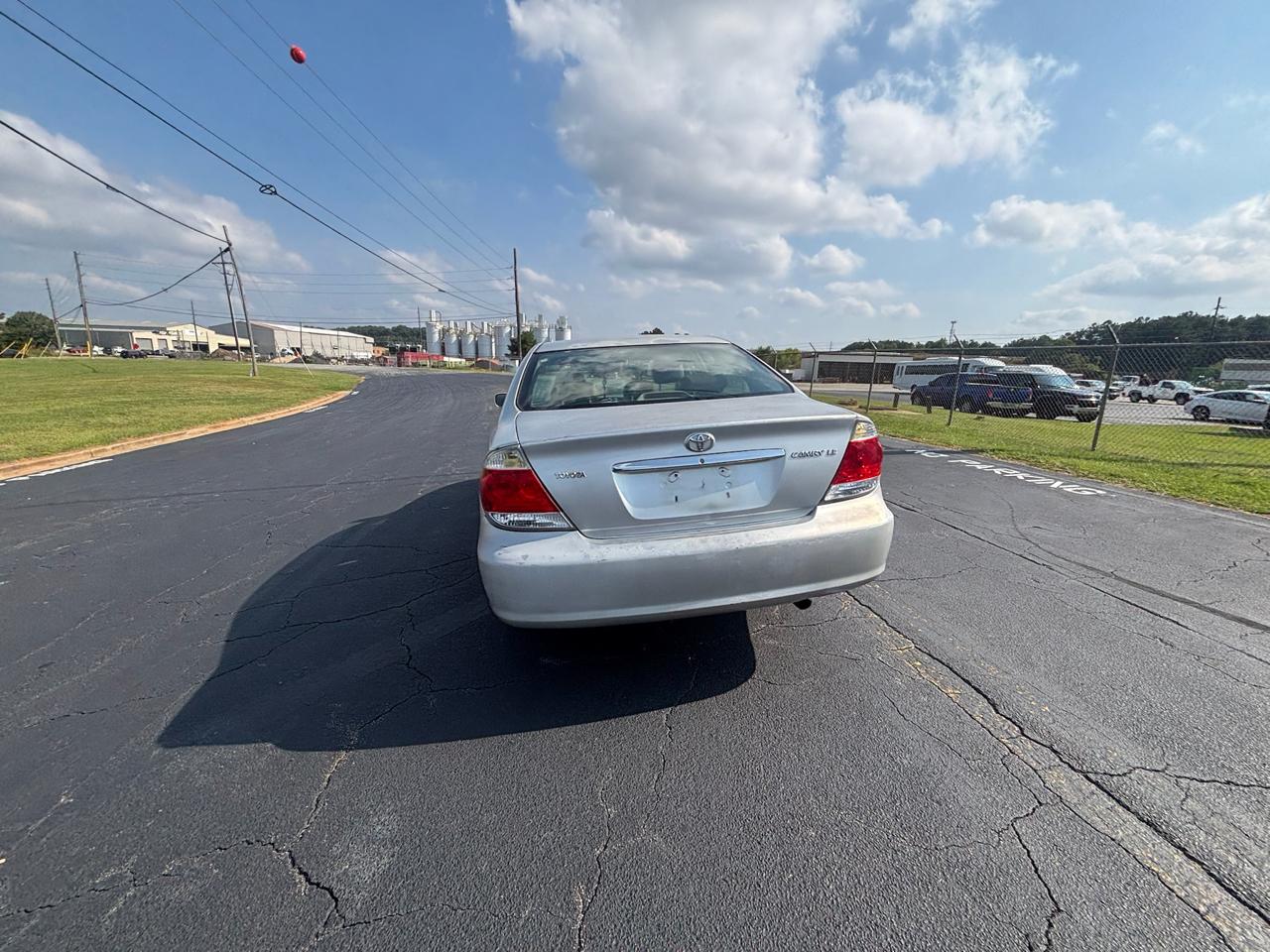 Toyota Camry photo 9