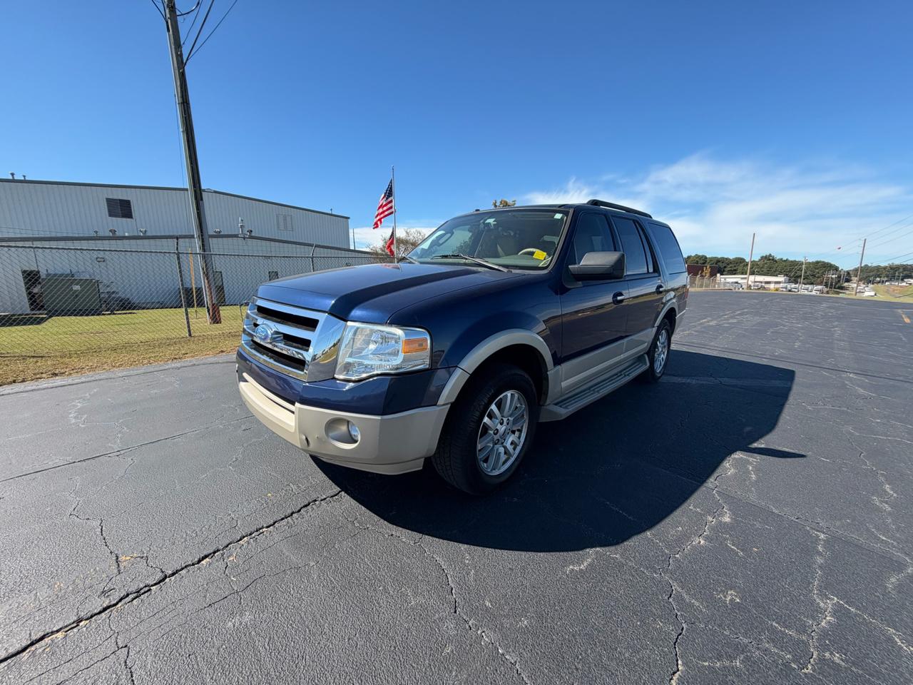 Ford Expedition photo 2