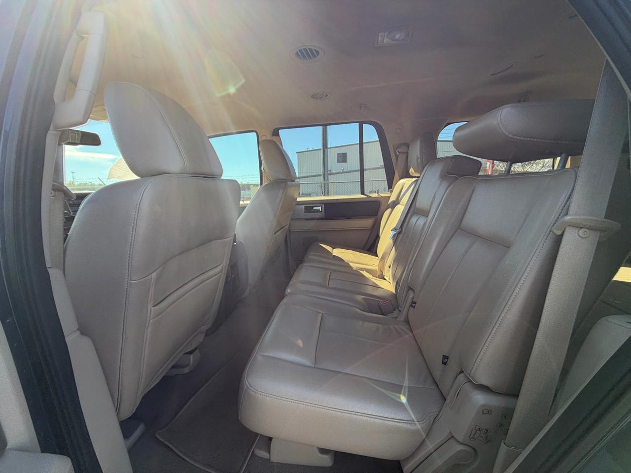 Ford Expedition photo 25